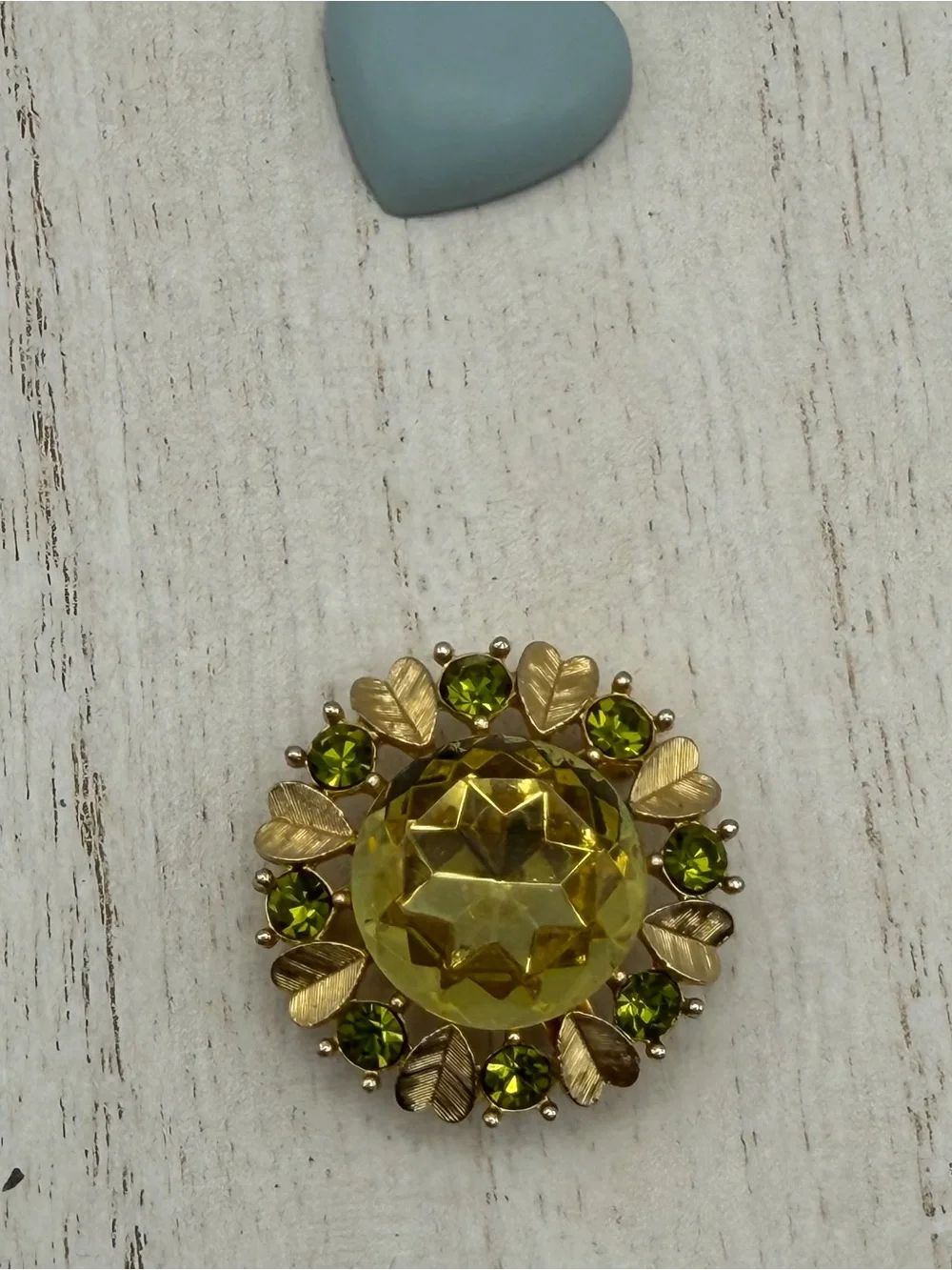 Avon 1974 Sun Brilliants Gold-tone Pendant Brooch With Yellow- Green Stone
